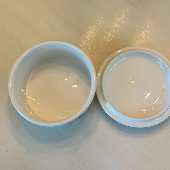 Portmeirion Holly and Ivy Holiday Covered Casserole - Picture 4 of 6